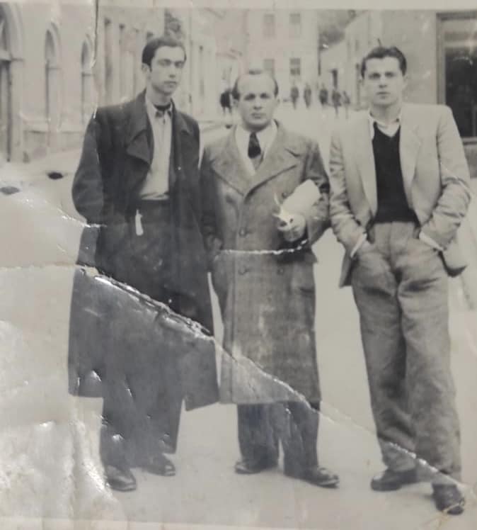 According to the Frenjo family, on this picture: Asim Frenjo (left), unknown person, Hasan Zahirović Laca (right). source: The Frenjo family archives, facebook