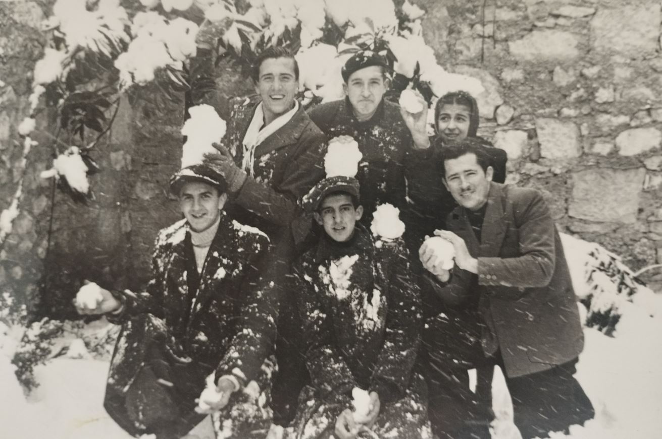 Dejan Pavić 1944. Arhiv porodice Pavić Pavasović. Dejan Pavić 1944. Arhiv porodice Pavić Pavasović.