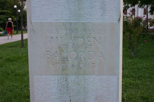 Inscription on a monument to Mladen Balorda near Musala square in Mostar.