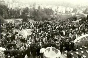 Partizanski spomenik - miting protiv rata 1992.